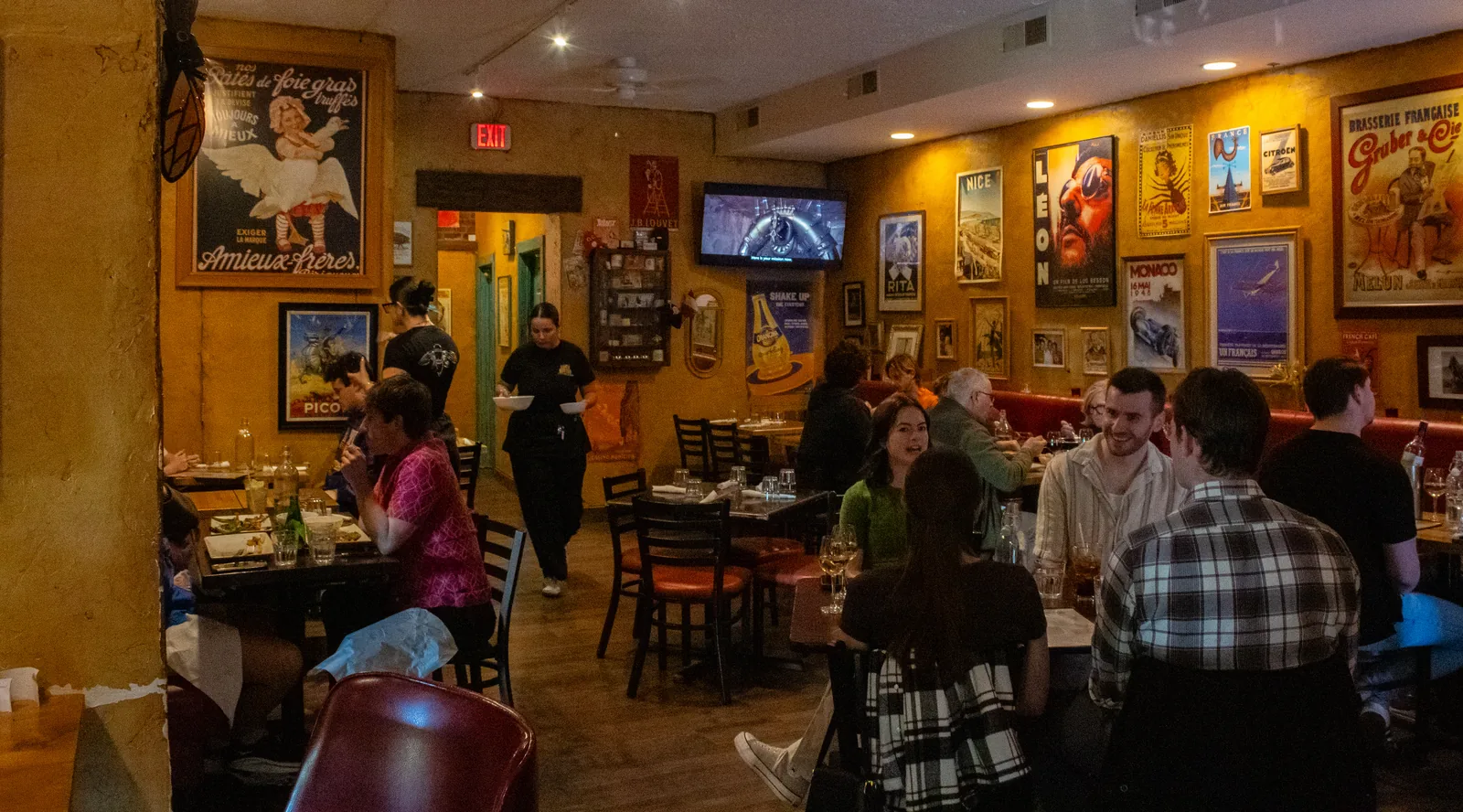 Full dining room
